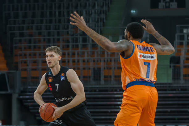 0场才能完 0场才能完